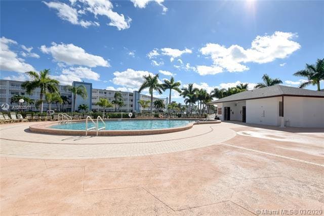 130 Brighton D, Boca Raton, FL 33434 - view of community pool