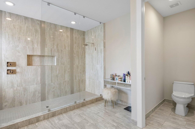 983 Hookline Cir, The Acreage, FL 33470 - bathroom featuring a walk in shower, toilet, and recessed lighting