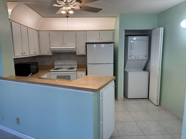7535 S Orile Blvd Unit 108, Delray Beach, FL 33446 - kitchen with white appliances, stacked washer / drying machine, under cabinet range hood, a peninsula, and a ceiling fan