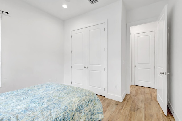 13291 Machiavelli Way, Palm Beach Gardens, FL 33418 - bedroom with light wood-style flooring, a closet, baseboards, and recessed lighting