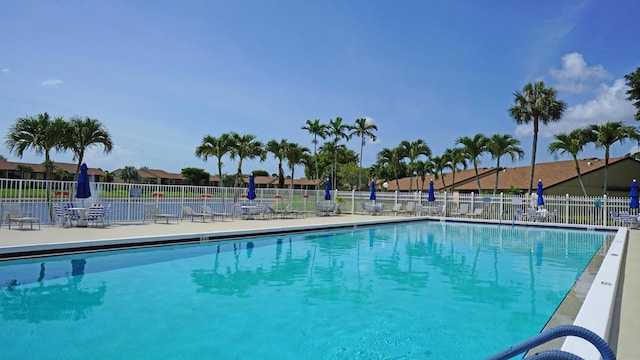 804 Sky Pine Way Unit C, Greenacres, FL 33415 - view of community pool