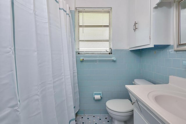 713 10th Ave N, Lake Worth Beach, FL 33460 - bathroom with tile walls, toilet, tile patterned flooring, vanity, and curtained shower