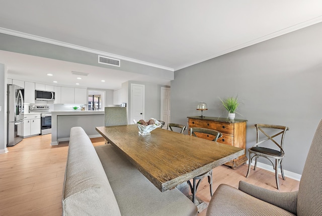 1124 Marine Way W D2R + Boat Slip 19, North Palm Beach, FL 33408 - dining room featuring light wood-style floors, crown molding, baseboards, and recessed lighting