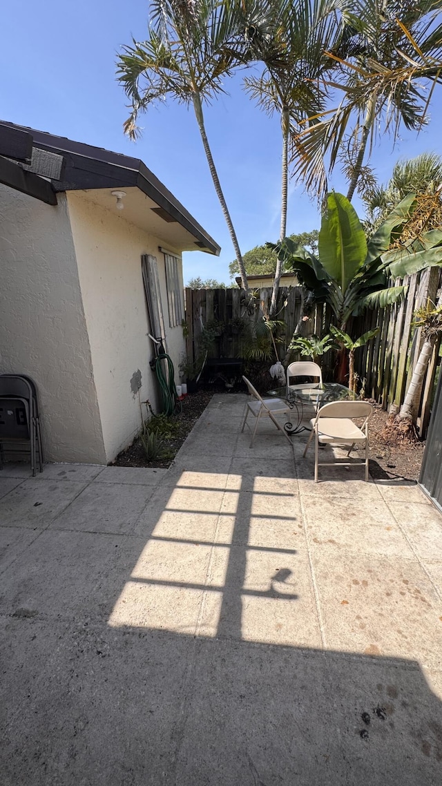 1301 Waterview Cir, Palm Springs, FL 33461 - view of patio