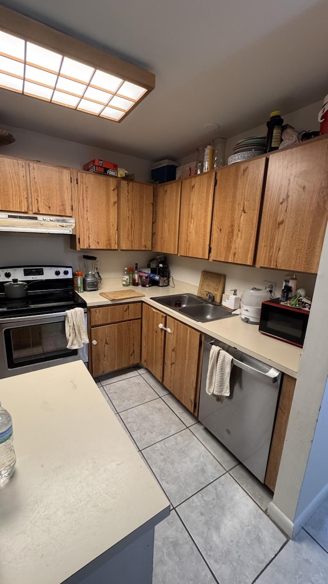 1301 Waterview Cir, Palm Springs, FL 33461 - kitchen featuring stainless steel appliances, under cabinet range hood, light countertops, a sink, and light tile patterned flooring