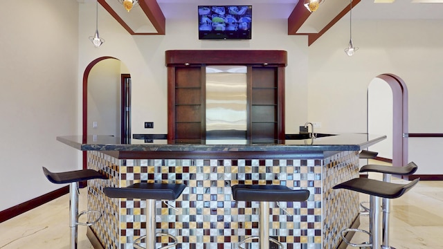 401 SE Verada Ave, Port Saint Lucie, FL 34983 - indoor wet bar with arched walkways and baseboards