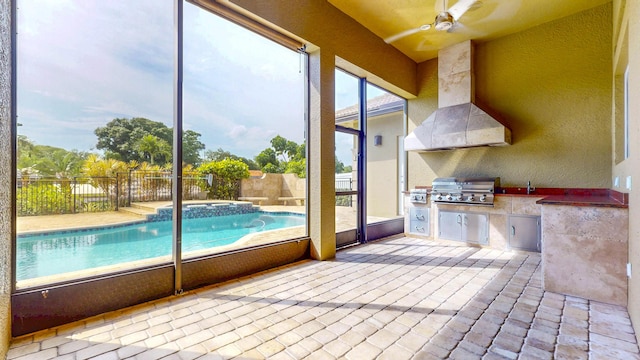 401 SE Verada Ave, Port Saint Lucie, FL 34983 - unfurnished sunroom with a jacuzzi and a sink