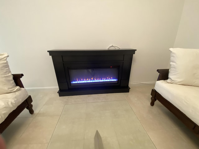 9124 Sun Terrace Cir Unit D, West Palm Beach, FL 33403 - sitting room featuring baseboards, a glass covered fireplace, and light tile patterned floors