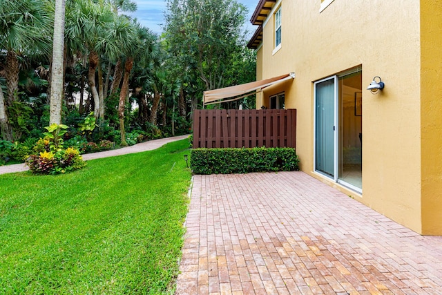 2812 Eagle Rock Cir Unit 902, West Palm Beach, FL 33411 - view of grassy yard with a patio area