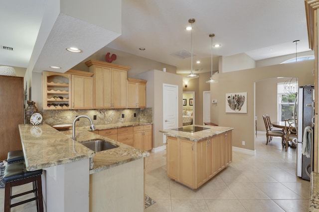 10120 Inverness Way, Port Saint Lucie, FL 34986 - kitchen with light brown cabinetry, a sink, backsplash, a peninsula, and open shelves