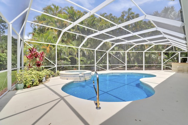 10120 Inverness Way, Port Saint Lucie, FL 34986 - view of swimming pool with a patio area, a pool with connected hot tub, and glass enclosure