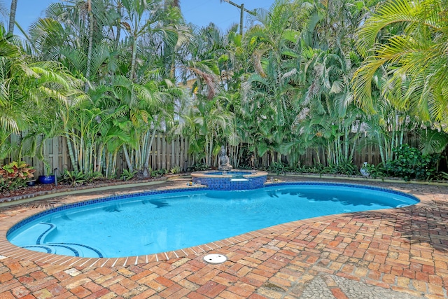 134 Worth Ct N, West Palm Beach, FL 33405 - view of swimming pool with a fenced backyard and a pool with connected hot tub