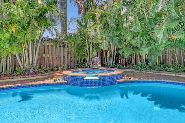 134 Worth Ct N, West Palm Beach, FL 33405 - view of swimming pool featuring a fenced backyard and a pool with connected hot tub