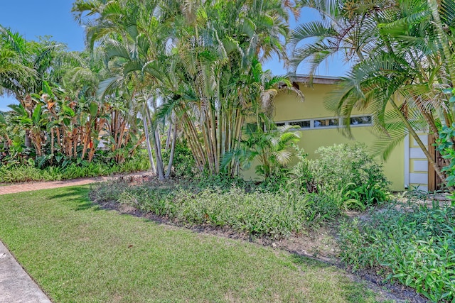 134 Worth Ct N, West Palm Beach, FL 33405 - view of grassy yard