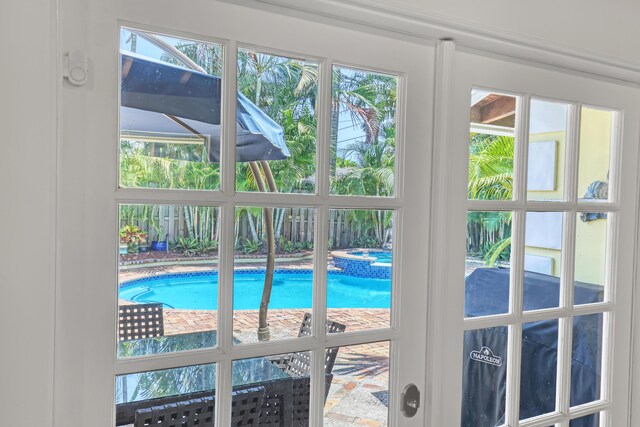 134 Worth Ct N, West Palm Beach, FL 33405 - view of pool featuring a pool with connected hot tub