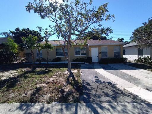 918 45th St, West Palm Beach, FL 33407 - view of ranch-style house