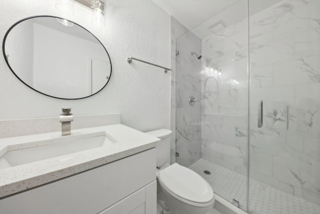 1803 NE 29th Pl, Ocala, FL 34479 - bathroom with a marble finish shower, vanity, toilet, and a textured wall