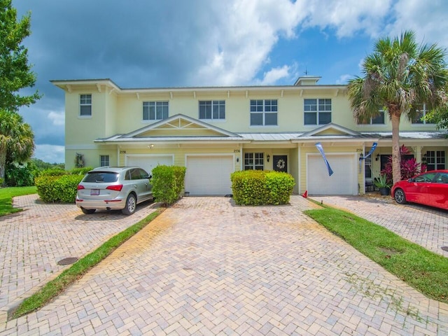 2536 Creekside Dr, Fort Pierce, FL 34981 - multi unit property featuring stucco siding, driveway, and an attached garage