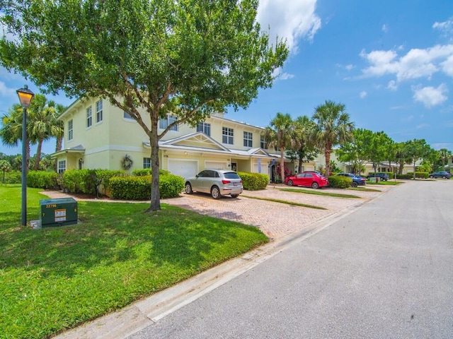 2536 Creekside Dr, Fort Pierce, FL 34981 - townhome / multi-family property featuring decorative driveway and a front yard