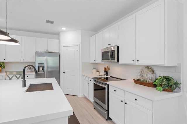 821 NE Trailside Run, Port Saint Lucie, FL 34983 - kitchen featuring stainless steel appliances, a sink, tasteful backsplash, light countertops, and recessed lighting