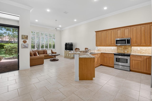 7030 Boscanni Dr Unit 7030, Boynton Beach, FL 33437 - kitchen with stainless steel appliances, a peninsula, a sink, open floor plan, and backsplash