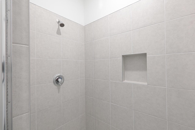242 SE Woodbark St, Port Saint Lucie, FL 34984 - full bathroom featuring tiled shower