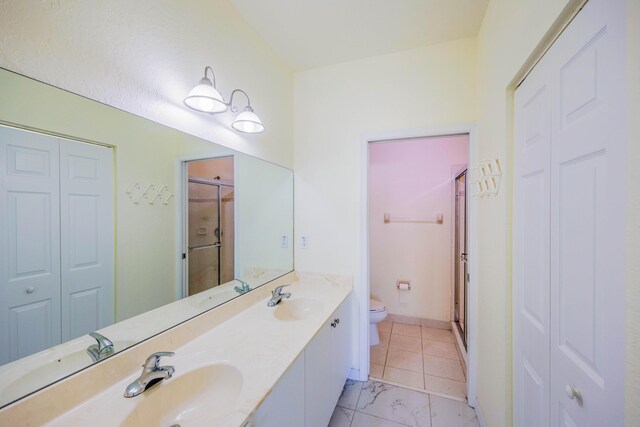 5441 Via Delray Unit 17, Delray Beach, FL 33484 - bathroom featuring a closet, toilet, double vanity, and a shower stall