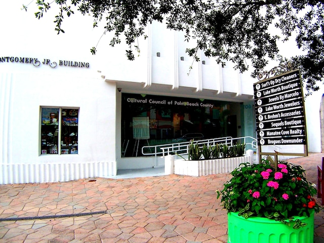 332 S E St, Lake Worth Beach, FL 33460 - view of building exterior