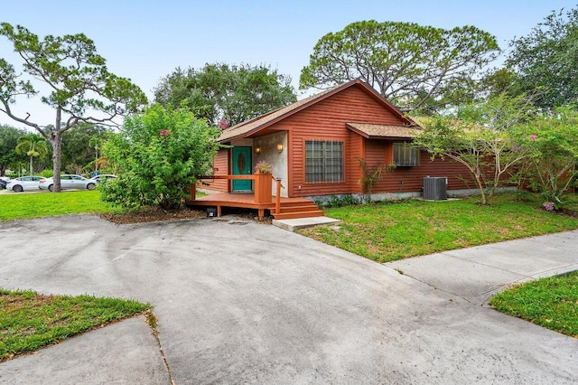 4744 Dolphin Dr, Lake Worth, FL 33463 - chalet / cabin featuring central air condition unit and a front yard