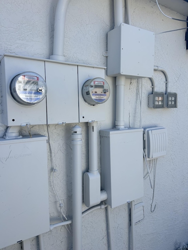617 54th St, West Palm Beach, FL 33407 - utilities featuring electric meter