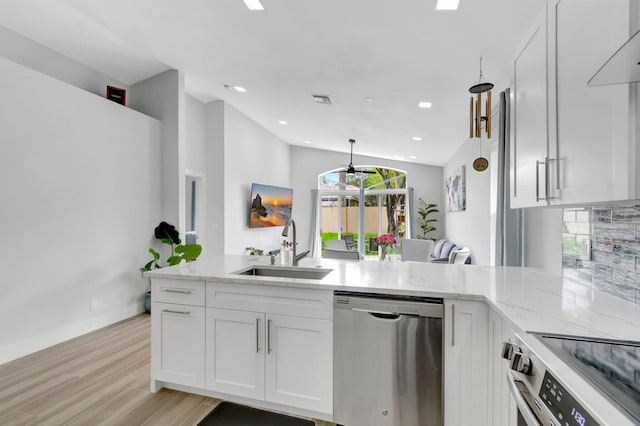 9640 Cherry Blossom Ct, Boynton Beach, FL 33437 - kitchen with stainless steel appliances, a sink, vaulted ceiling, a peninsula, and white cabinets