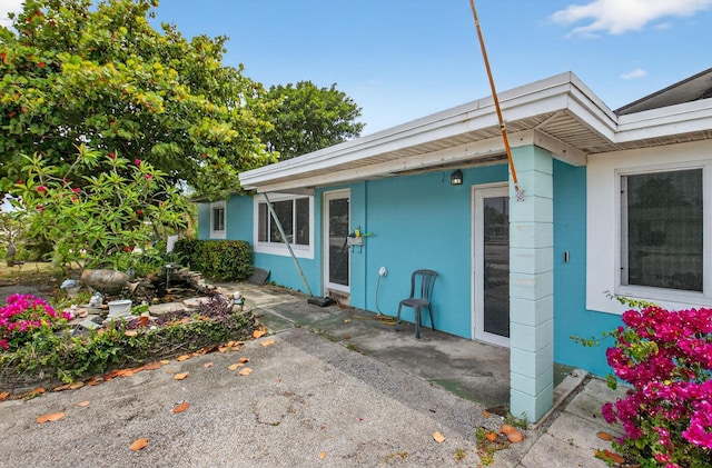 1115 S Seacrest Blvd, Boynton Beach, FL 33435 - entrance to property featuring a patio area and stucco siding