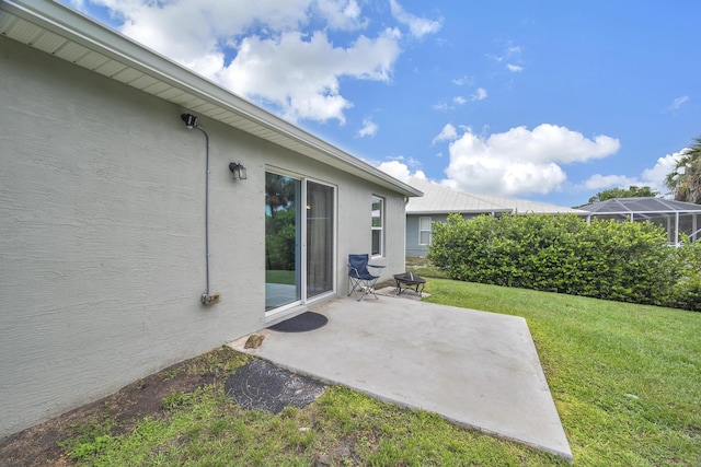 191 SW Glenwood Dr, Port Saint Lucie, FL 34984 - view of green lawn with a patio area