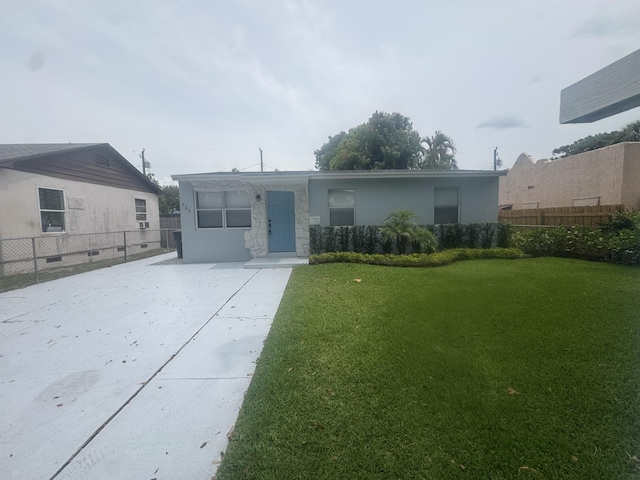 721 Nathan Hale Rd, West Palm Beach, FL 33405 - view of front of property with stucco siding and driveway