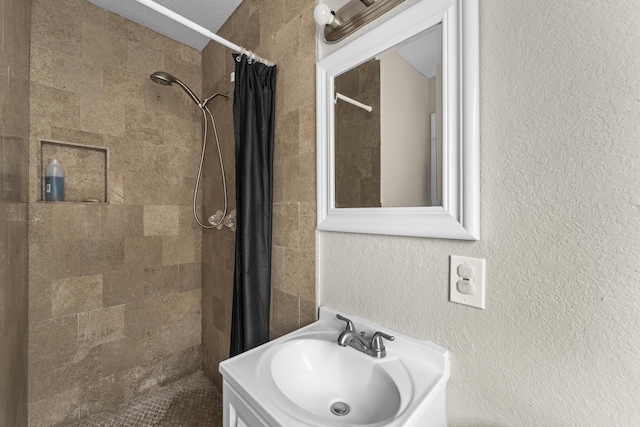 1528 Singletary Ave, Pahokee, FL 33476 - full bath featuring a tile shower, vanity, and a textured wall