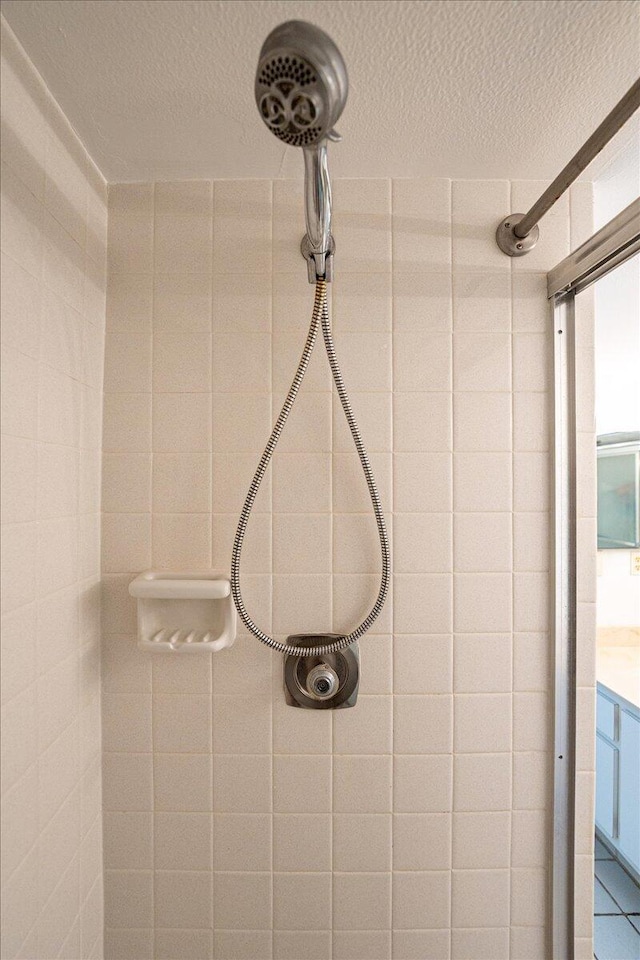 1950 SW Palm City Rd Unit 5109, Stuart, FL 34994 - bathroom view of a tile shower and a textured ceiling
