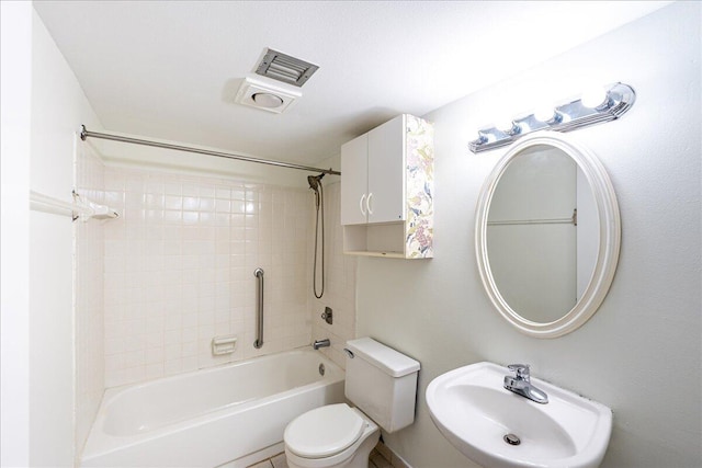 1950 SW Palm City Rd Unit 5109, Stuart, FL 34994 - bathroom featuring a sink and shower / tub combination