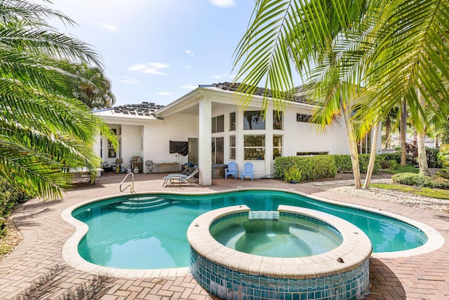 16414 Braeburn Ridge Trl, Delray Beach, FL 33446 - view of swimming pool featuring a pool with connected hot tub and a patio