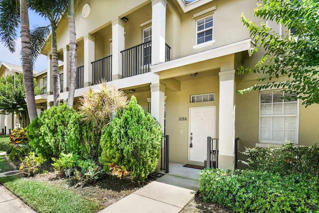 2186 SE Destin Dr, Port Saint Lucie, FL 34952 - entrance to property with stucco siding