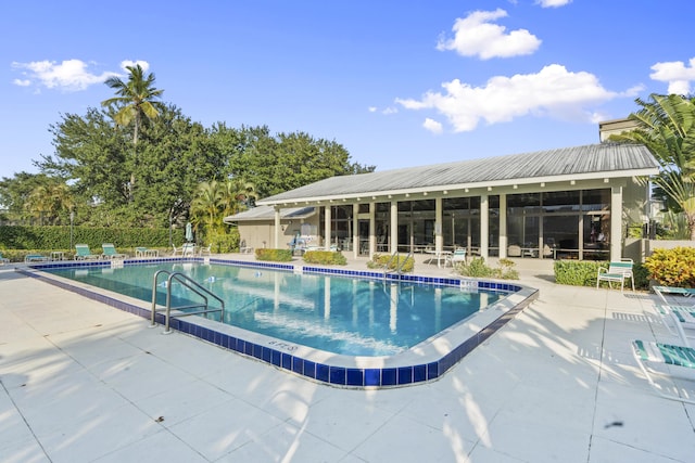 800 NW Fork Rd Unit 9-1, Stuart, FL 34994 - community pool with a patio