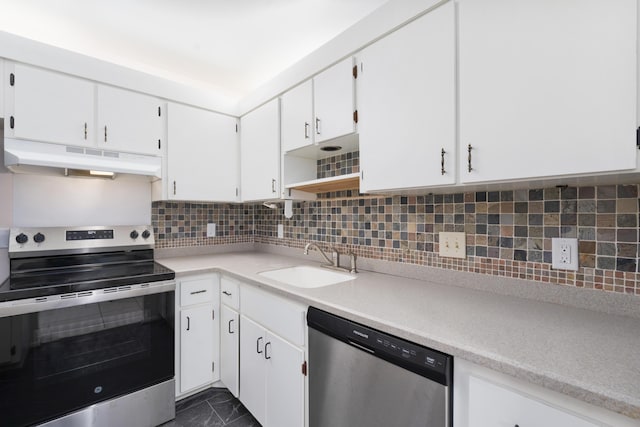 800 NW Fork Rd Unit 9-1, Stuart, FL 34994 - kitchen with stainless steel appliances, under cabinet range hood, a sink, white cabinets, and light countertops