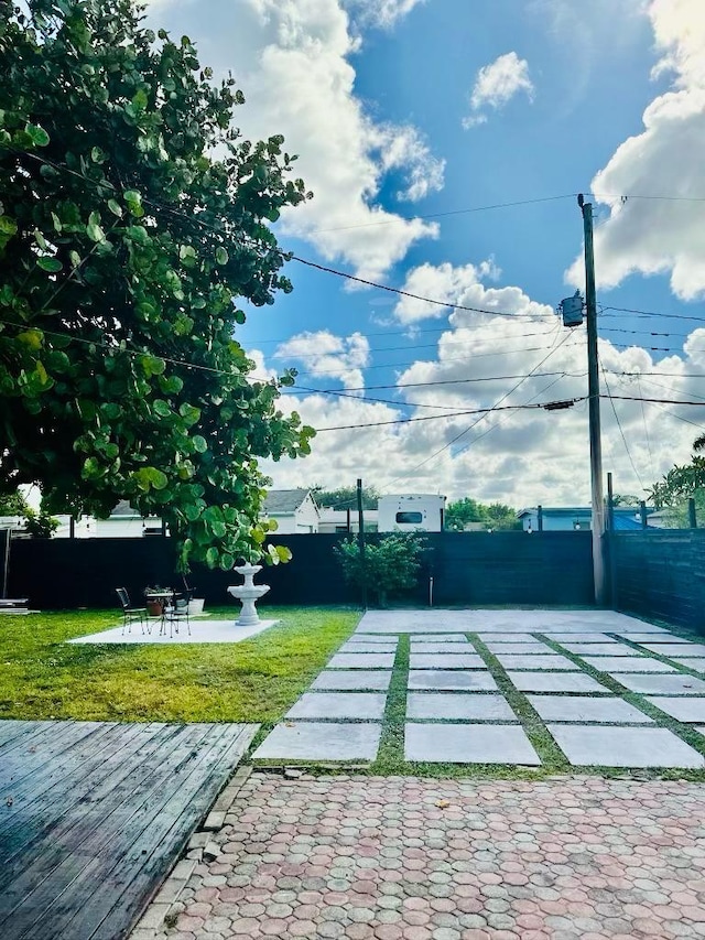 5690 Honeysuckle Dr, West Palm Beach, FL 33415 - view of patio / terrace