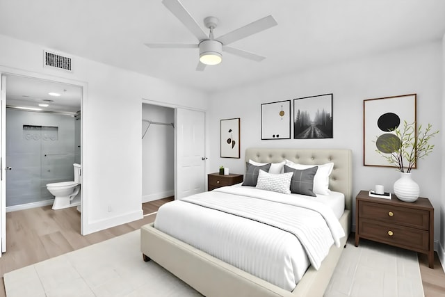 7076 Huntington Ln Unit 206, Delray Beach, FL 33446 - bedroom with light wood finished floors, connected bathroom, a ceiling fan, and a closet