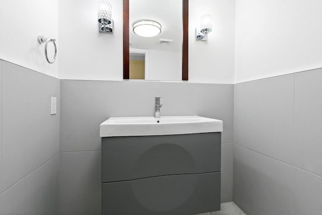 7578 Regency Lake Dr Unit 802, Boca Raton, FL 33433 - bathroom with vanity and tile walls