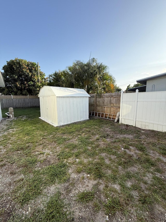 345 Pinehurst Rd, Palm Springs, FL 33461 - view of yard