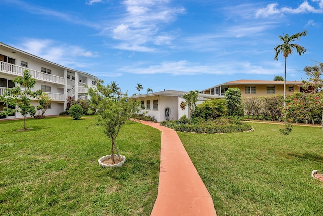 600 Pine Dr Unit 104, Pompano Beach, FL 33060 - view of community with a lawn