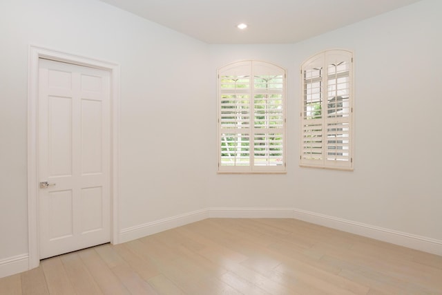 8246 Man O War Rd, Palm Beach Gardens, FL 33418 - unfurnished room featuring light wood-style floors, recessed lighting, and baseboards