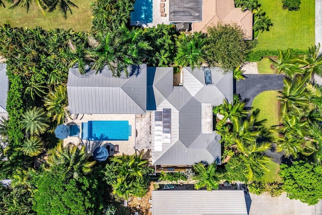 310 NW 18th St, Delray Beach, FL 33444 - view of subject property with a pool