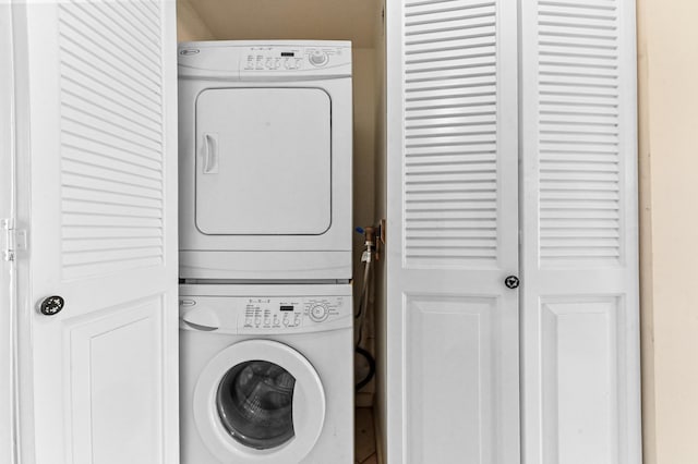 2860 SW 22nd Ave Unit 4170, Delray Beach, FL 33445 - laundry room featuring stacked washer and clothes dryer
