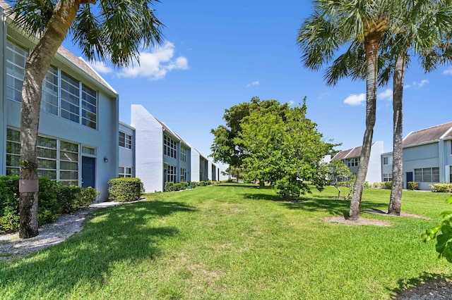 2860 SW 22nd Ave Unit 4170, Delray Beach, FL 33445 - view of grassy yard featuring a residential view